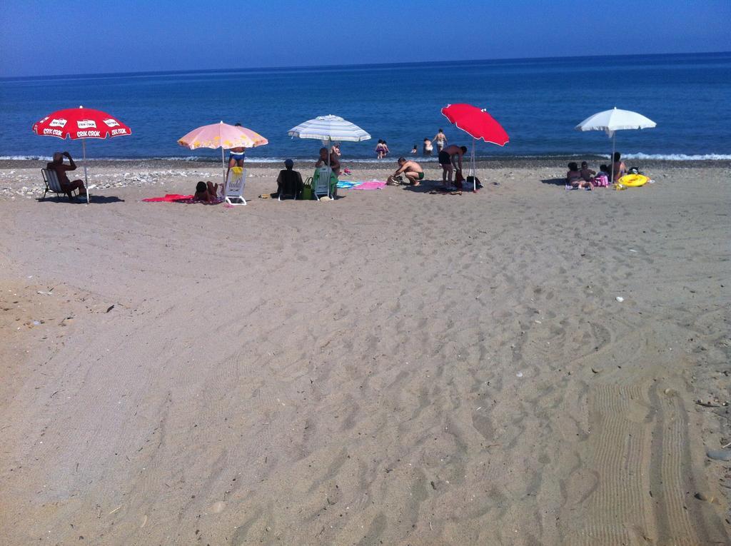 Paradise Beach Camera Mansardata Vicino Cefalu Piscina Aperta Кампофеличе ди Рокела Екстериор снимка