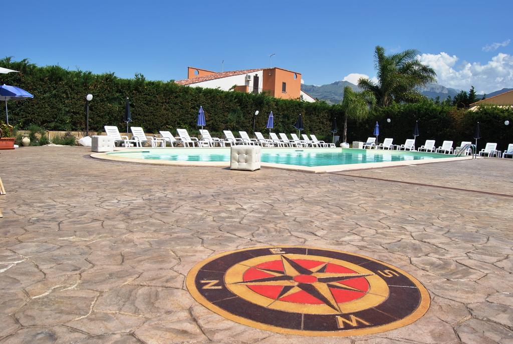 Paradise Beach Camera Mansardata Vicino Cefalu Piscina Aperta Кампофеличе ди Рокела Стая снимка