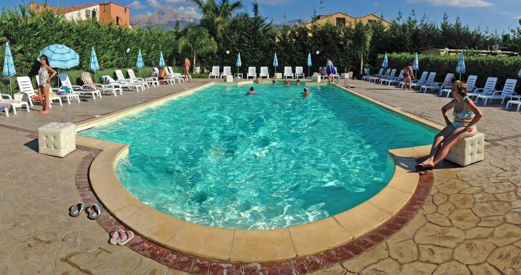 Paradise Beach Camera Mansardata Vicino Cefalu Piscina Aperta Кампофеличе ди Рокела Стая снимка