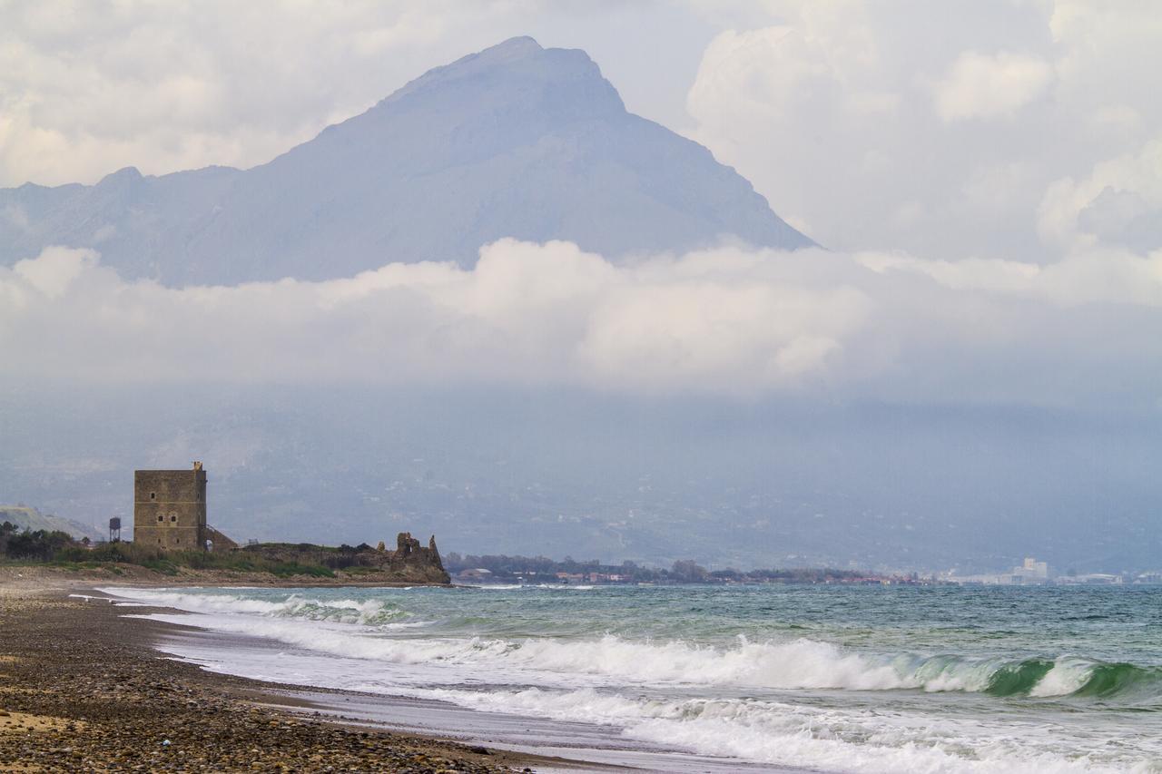 Paradise Beach Camera Mansardata Vicino Cefalu Piscina Aperta Кампофеличе ди Рокела Екстериор снимка